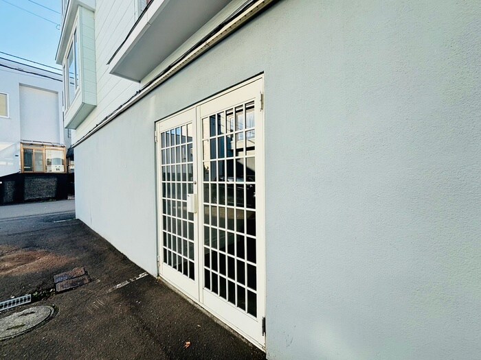 物件外観写真4　(エントランス部分)