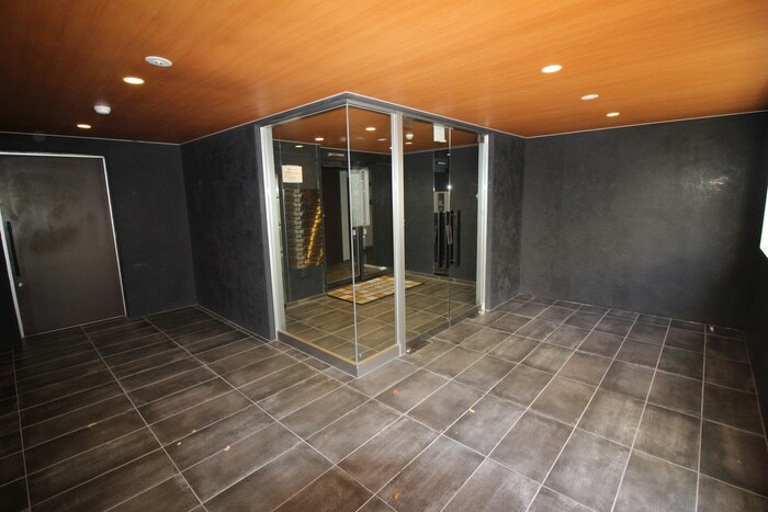 物件外観写真5　(エントランス部分)