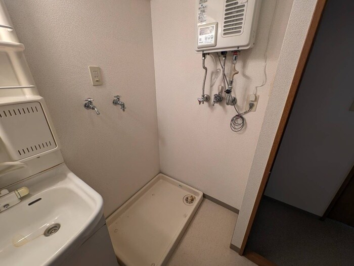 物件内観写真13　(洗濯機置場)