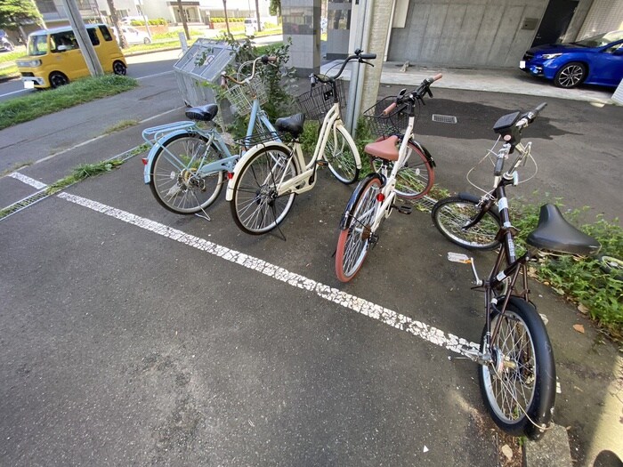 物件外観写真3　(駐輪場)