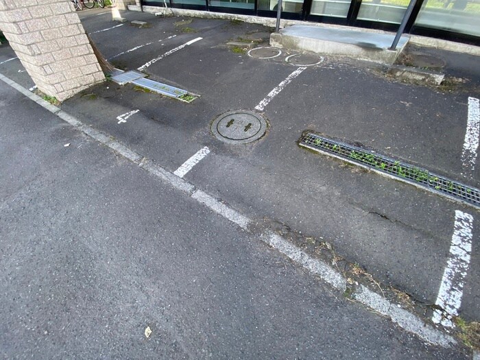 物件外観写真4　(駐車場)