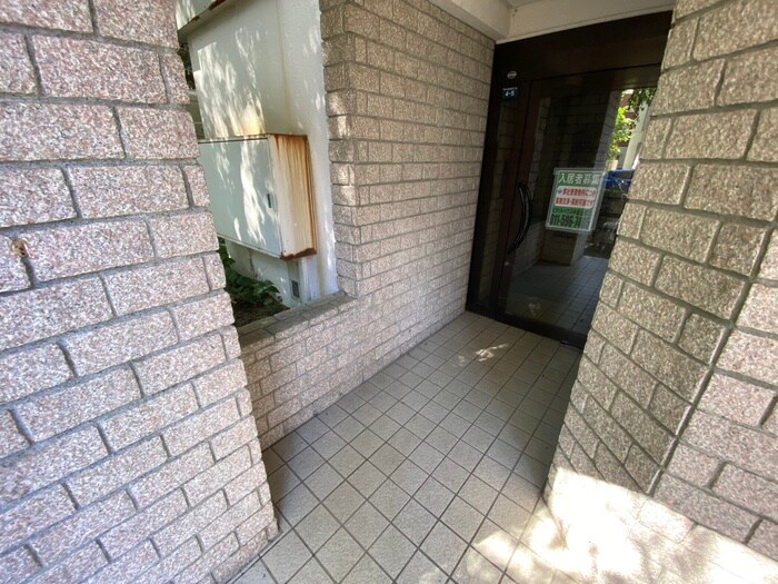 物件外観写真5　(エントランス部分)