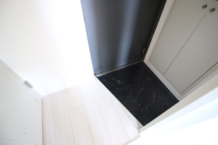 物件内観写真16　(玄関)