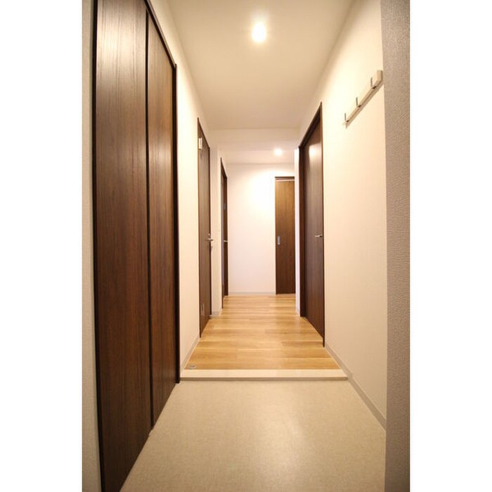 物件内観写真14　(玄関)