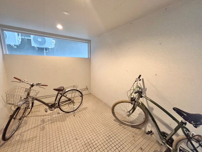 物件外観写真4　(駐輪場)
