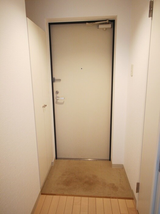 物件内観写真16　(玄関)