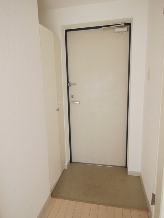 物件内観写真16　(玄関)