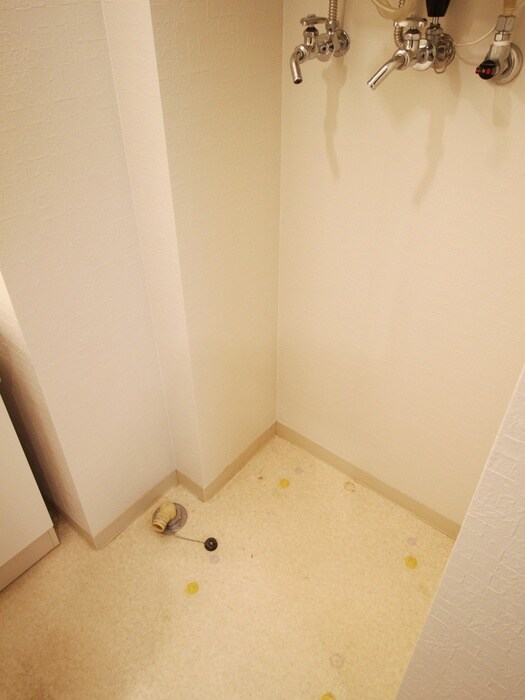 物件内観写真18　(洗濯機置場)