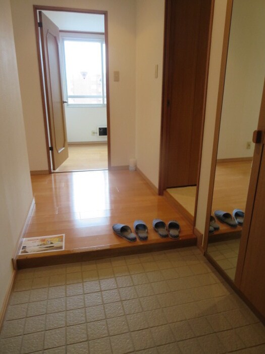 物件内観写真14　(玄関)