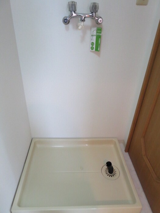 物件内観写真15　(洗濯機置場)