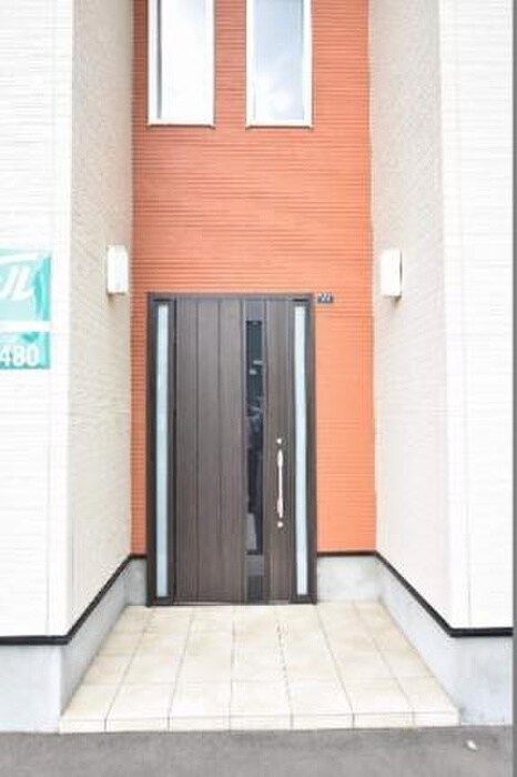 物件外観写真5　(エントランス部分)