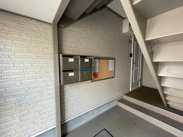 物件外観写真5　(エントランス部分)