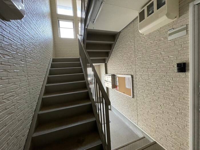 物件外観写真6　(エントランス部分)