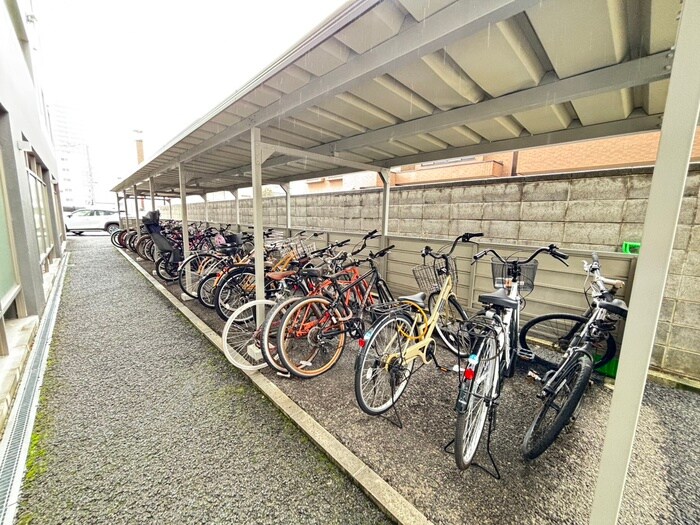 物件外観写真4　(駐輪場)
