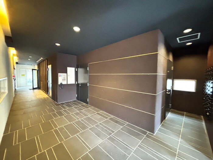 物件外観写真5　(エントランス部分)