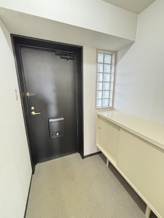 物件内観写真16　(玄関)