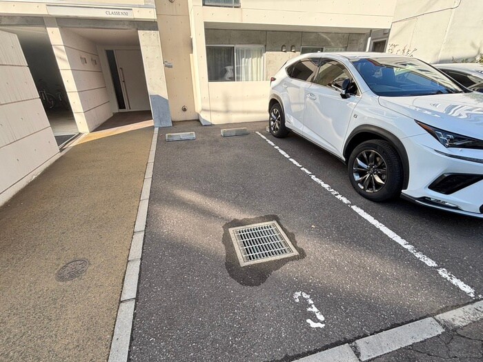 物件外観写真5　(駐車場)