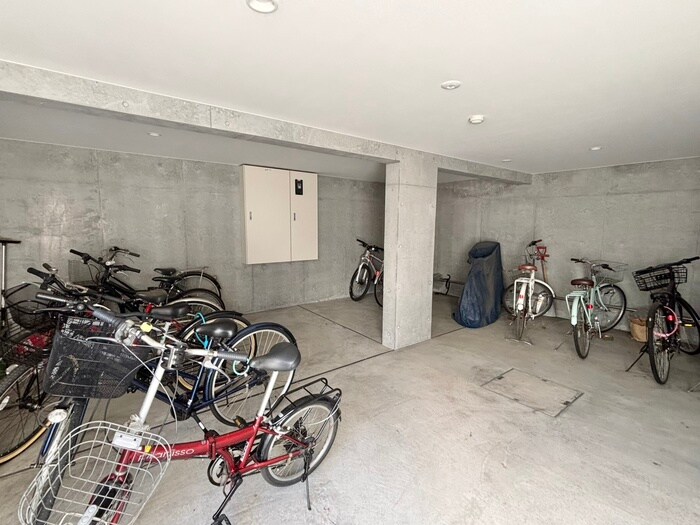 物件外観写真6　(駐輪場)