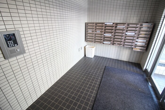 物件外観写真4　(エントランス部分)