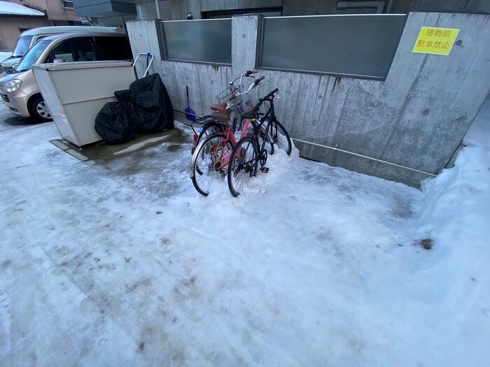 物件外観写真5　(駐輪場)