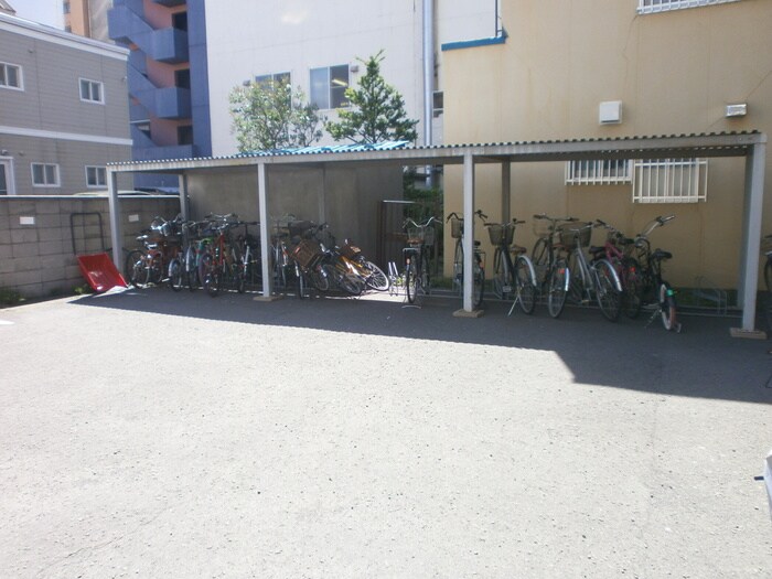 物件外観写真4　(駐輪場)