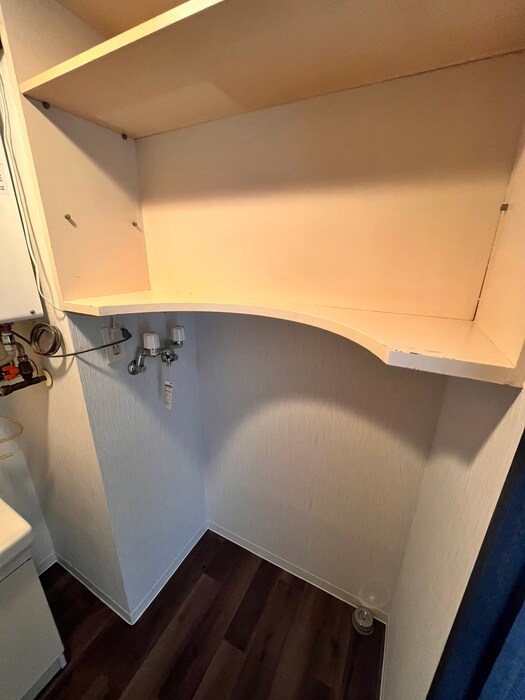 物件内観写真16　(洗濯機置場)