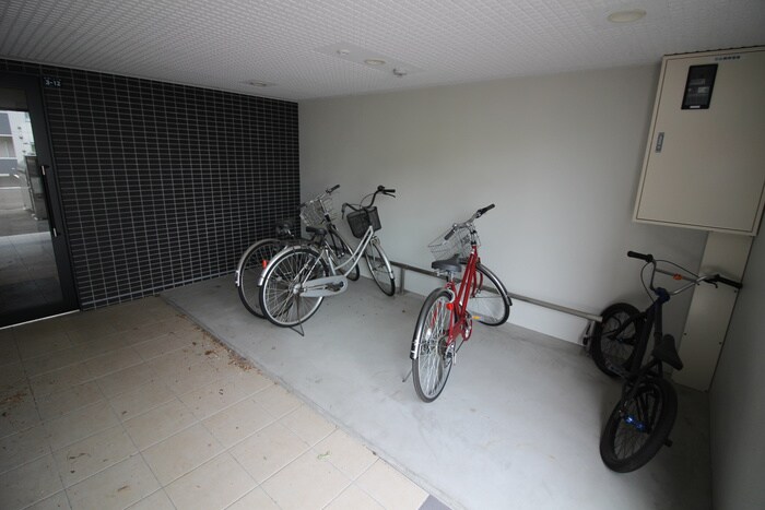 物件外観写真4　(駐輪場)