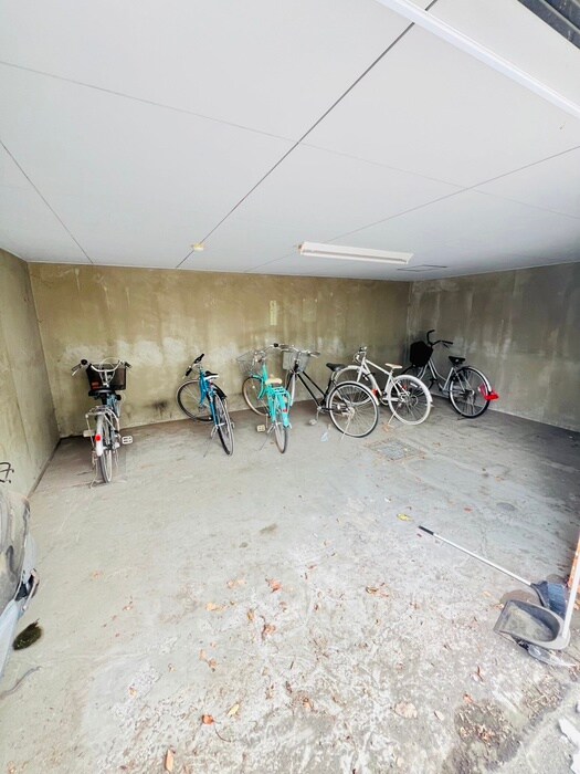物件外観写真4　(駐輪場)