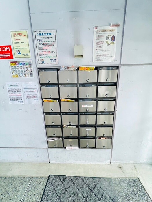 物件外観写真5　(エントランス部分)