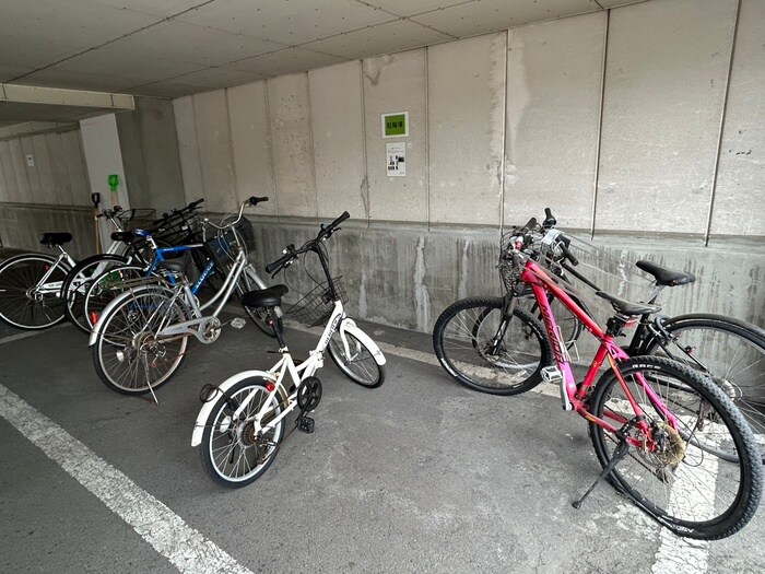 物件外観写真5　(駐輪場)