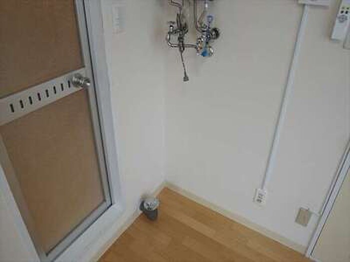 物件内観写真14　(洗濯機置場)