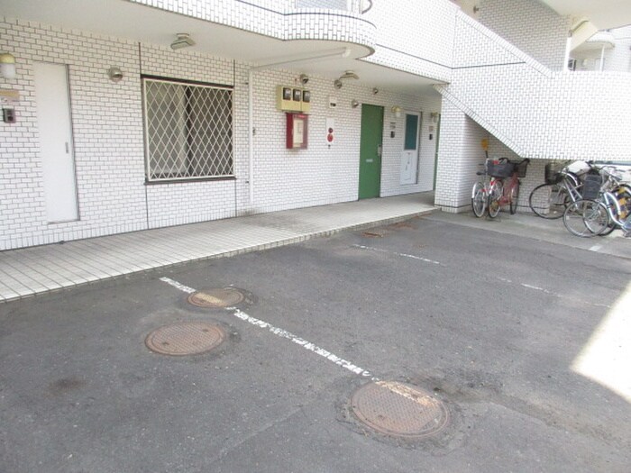 物件外観写真3　(駐車場)