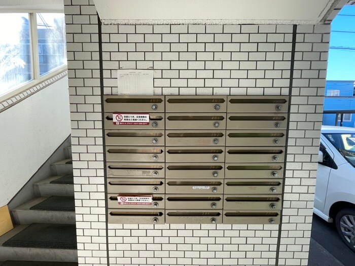 物件外観写真5　(エントランス部分)