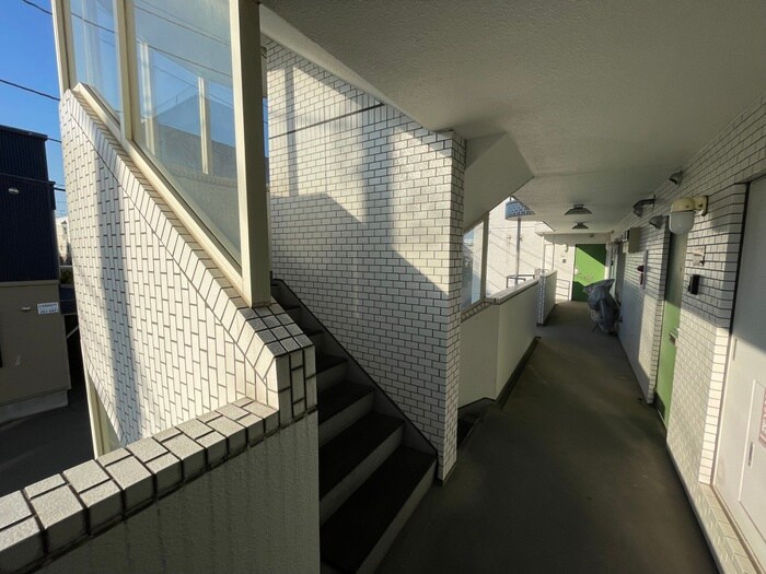 物件外観写真6　(エントランス部分)