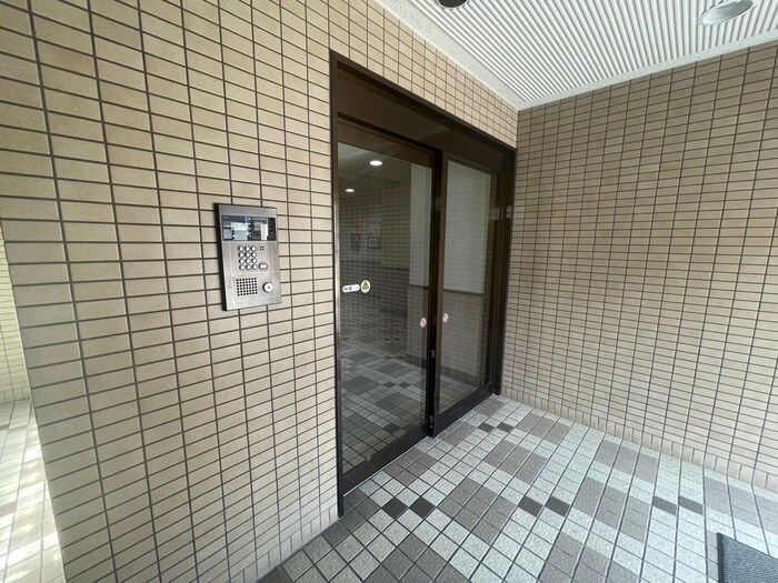 物件外観写真5　(エントランス部分)