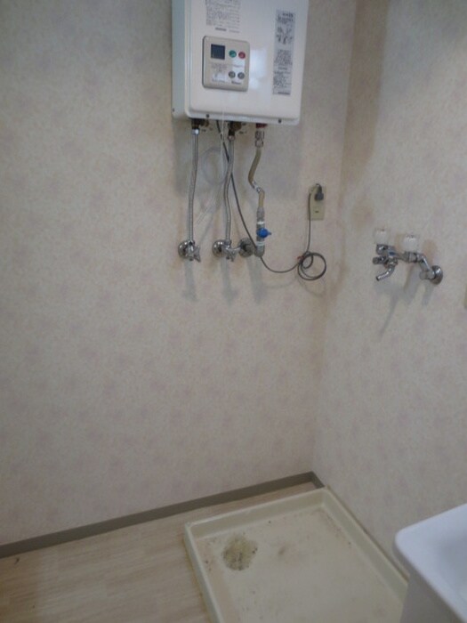 物件内観写真15　(洗濯機置場)