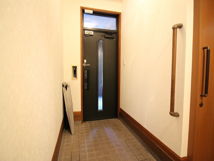 物件内観写真21　(玄関)