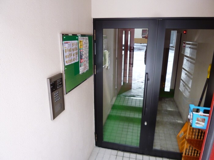 物件外観写真3　(エントランス部分)