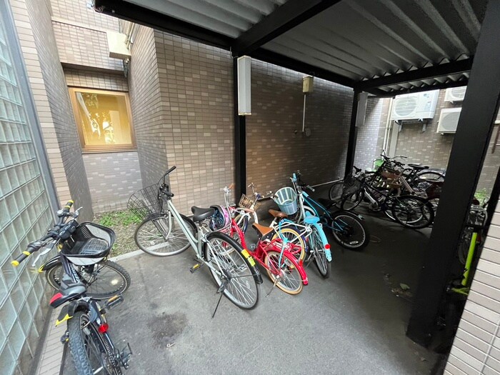 物件外観写真5　(駐輪場)