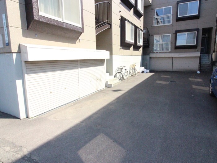 物件外観写真6　(駐車場)