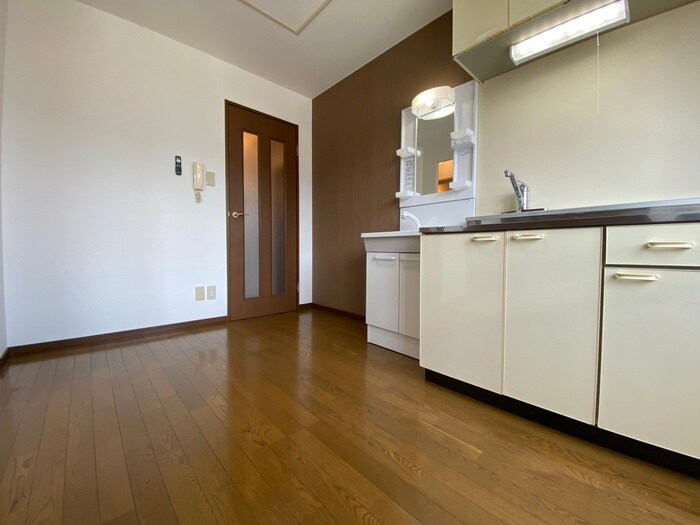 物件内観写真8　(居室)