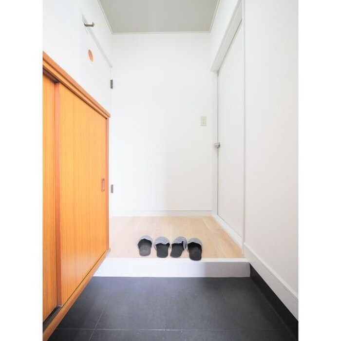 物件内観写真10　(玄関)