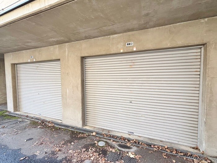 物件外観写真6　(駐車場)