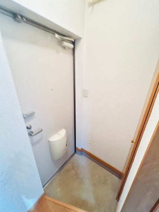 物件内観写真16　(玄関)