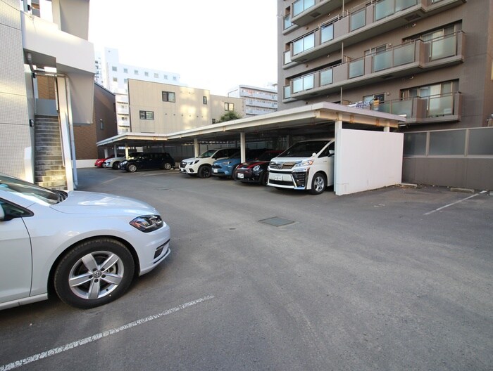 物件外観写真6　(駐車場)