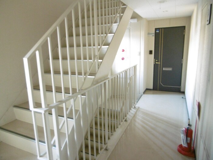 物件外観写真5　(エントランス部分)