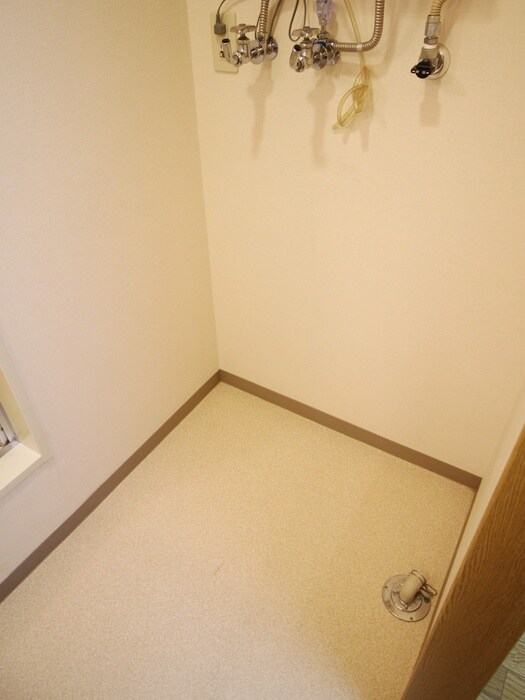 物件内観写真18　(洗濯機置場)