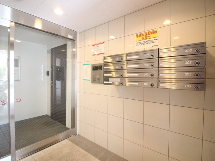 物件外観写真5　(エントランス部分)