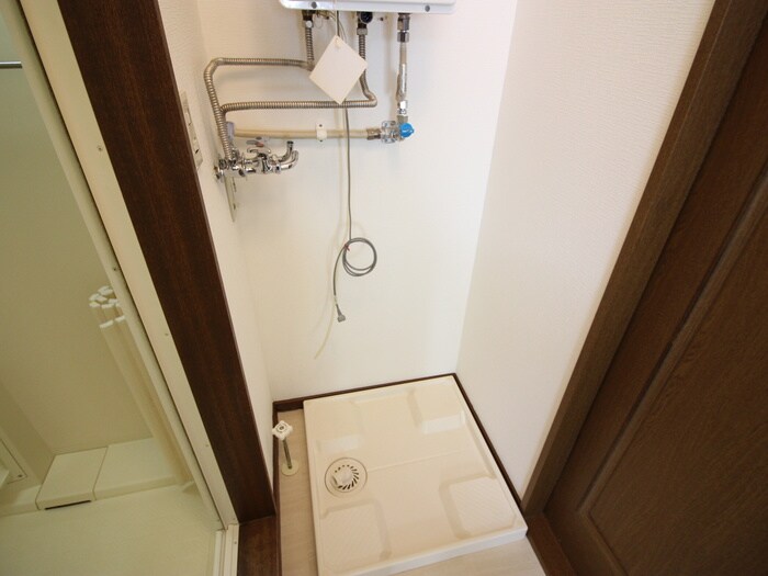 物件内観写真14　(洗濯機置場)