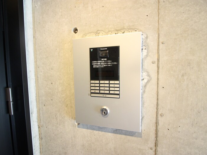 物件外観写真4　(エントランス部分)